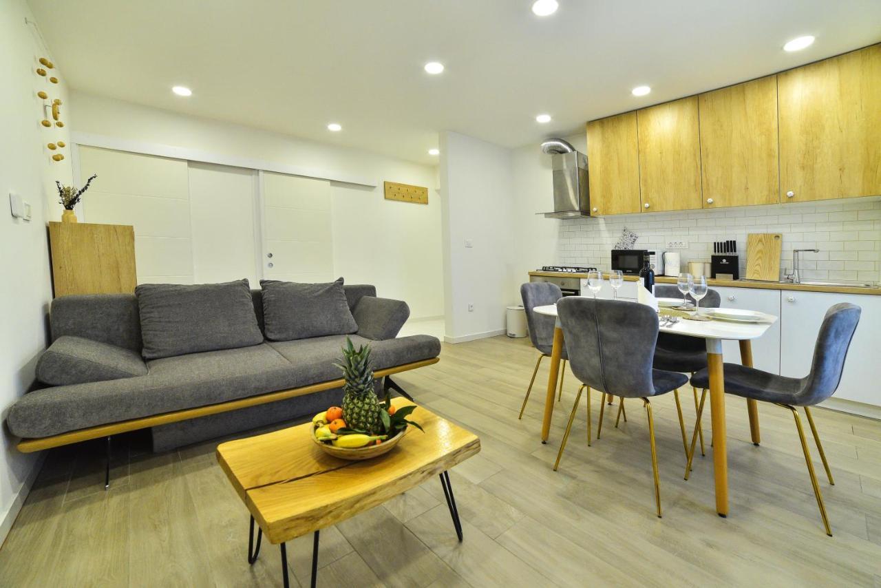 Apartment Maris Сини Екстериор снимка